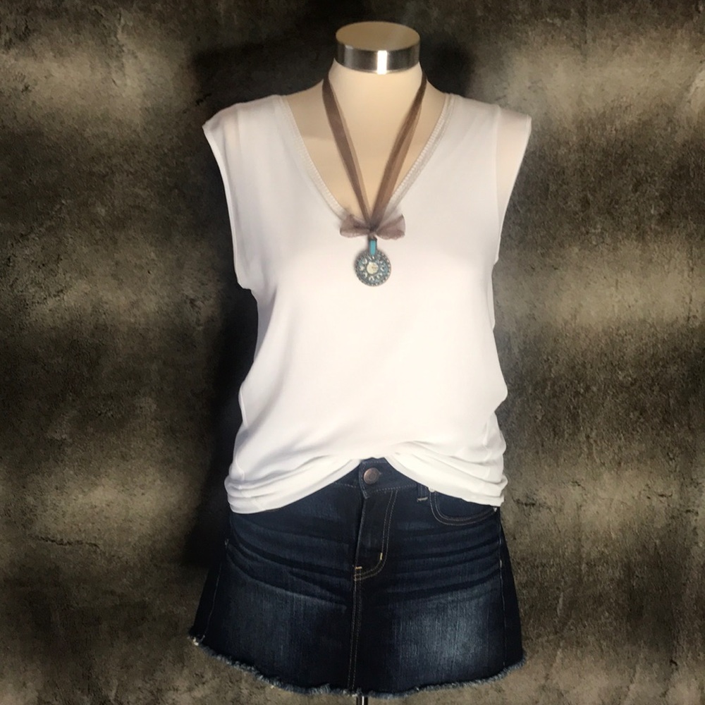🎊SALE🎊 NWOT Abercrombie and fitch Mini skirt - Picture 2 of 5
